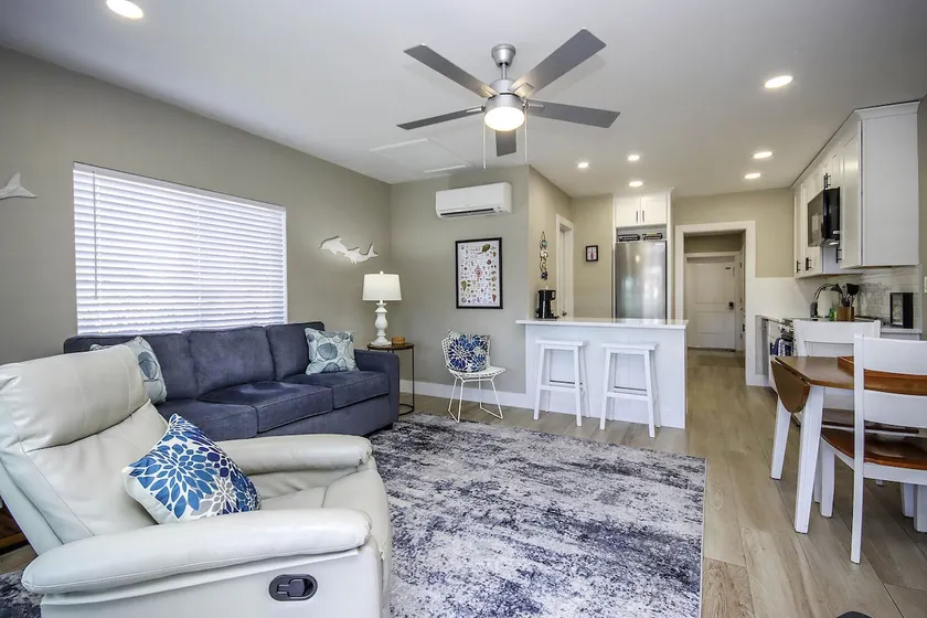 Relax & Unwind 1BR Near Beach Colony Inn 41 - Image 1