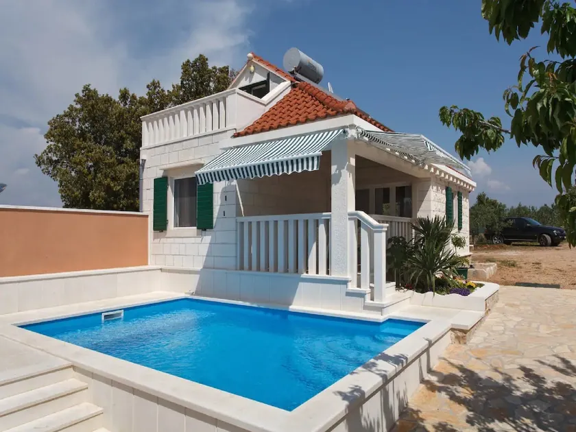 Villa Girasole - Two Bedroom Villa with Pool - Image 1