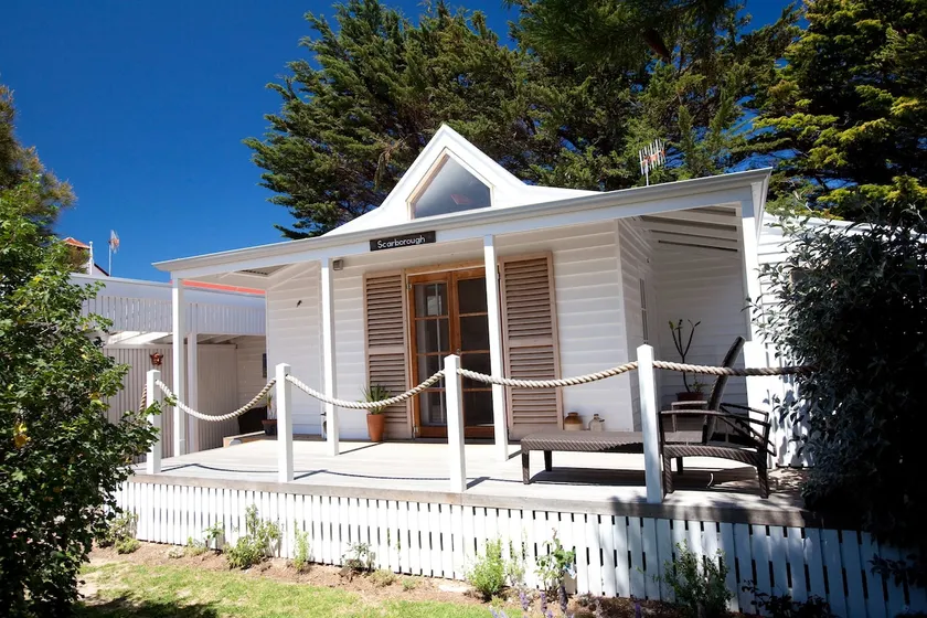 Beach Huts Middleton - Scarborough 2 bdrm spa hut - Image 1