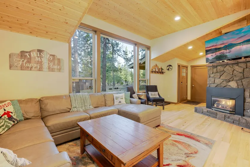 Modern, Single-Level Home; SHARC Passes, Hot Tub! - Image 1
