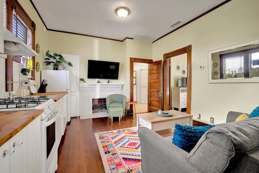 Historic Victorian 2 BD in the Heart of Downtown - Image 1