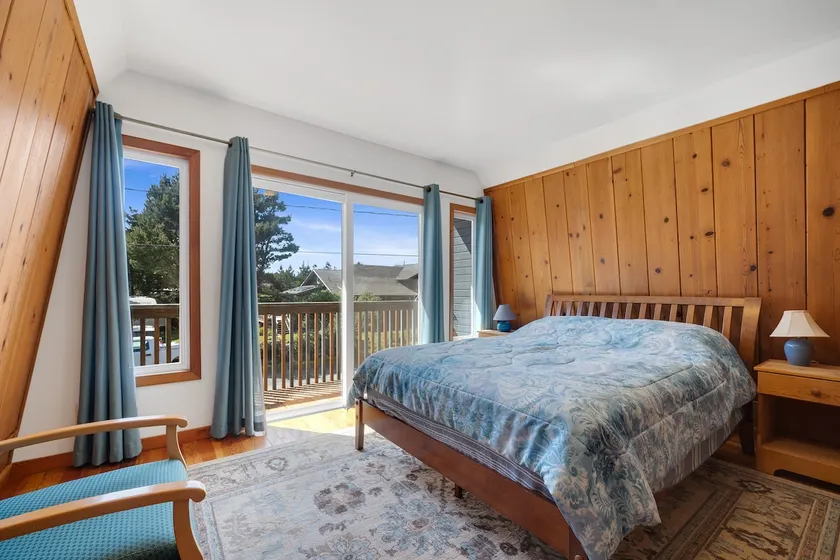 Cottage by the Sea Nedonna Beach Getaway - Image 1