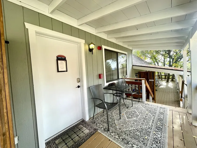 Rose Suite - Sierra Mountain Lodge - Image 1