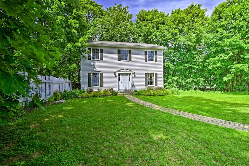 Walk to Dining: Downtown Lenox Guest House! - Image 1