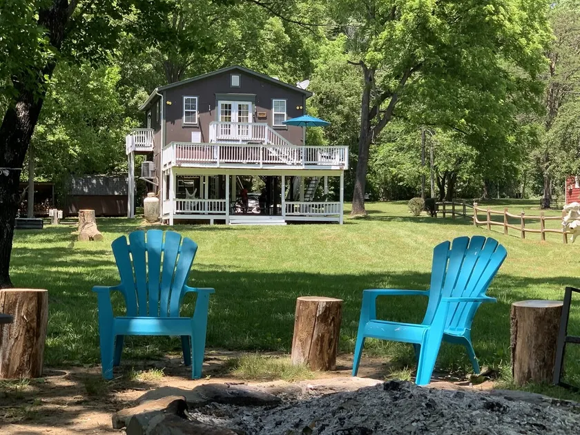Bear Valley - Riverfront, Starlink WiFi & Hot Tub - Image 1