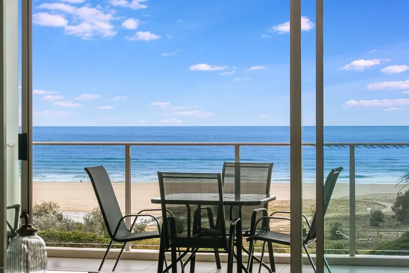 Kirra Surf 508 - Enjoy Kirra beachfront luxury - Linen Provided - Min. 3 night stays! - Image 1