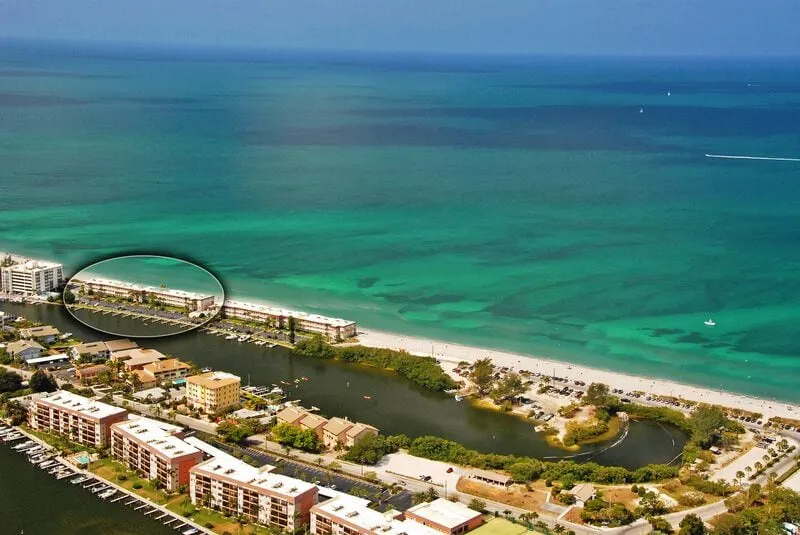 Beachfront Condo - 3 BR opvarmet pool - Gratis Boat Docks - Upscale - Siesta Key - Image 1