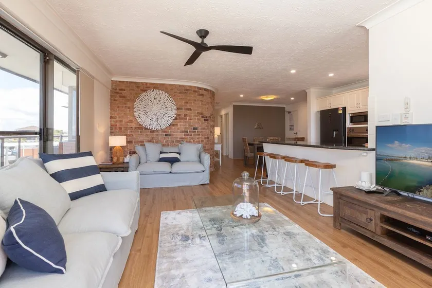Coastal Retreat - 10 Champagne Court - Image 1