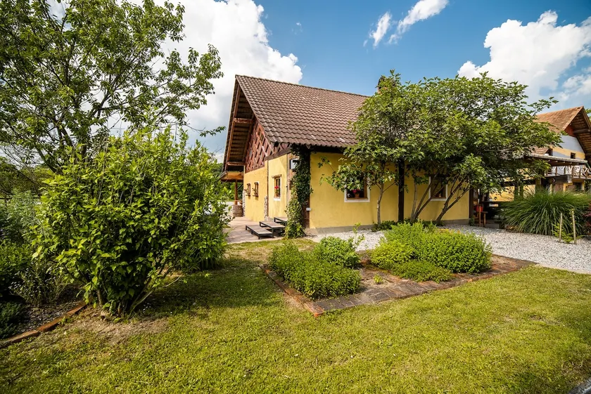 Apartment with Sauna pri Geču - Three Bedroom Apartment - Image 1