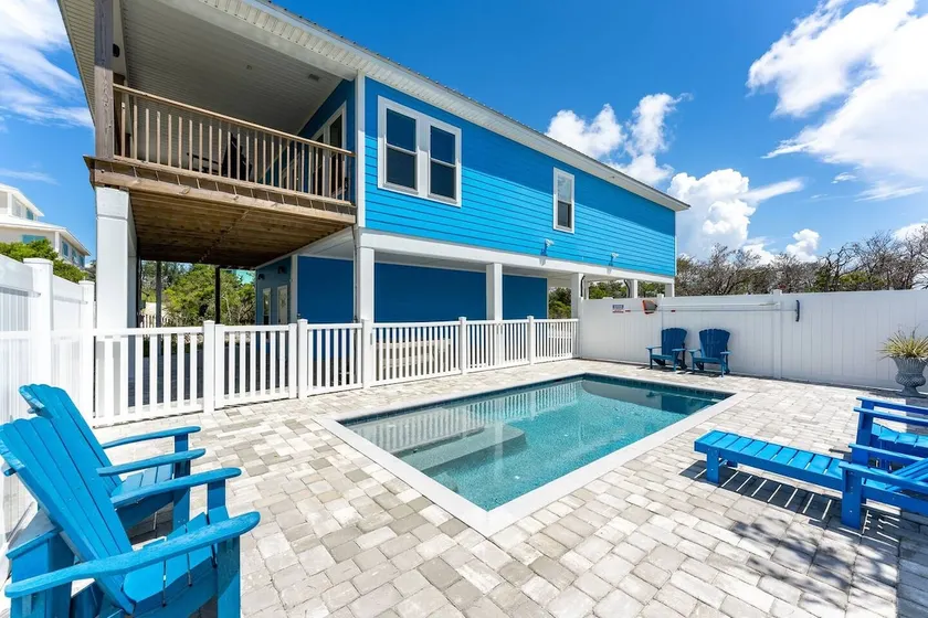 3 chambres / 2 salles de bain piscine privée à quelques pas de la plage Animaux acceptés 8 personnes - Image 1