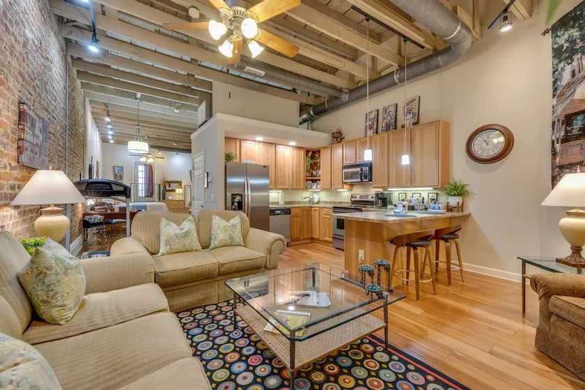 Urban Living Loft, Downtown Bristol - Image 1
