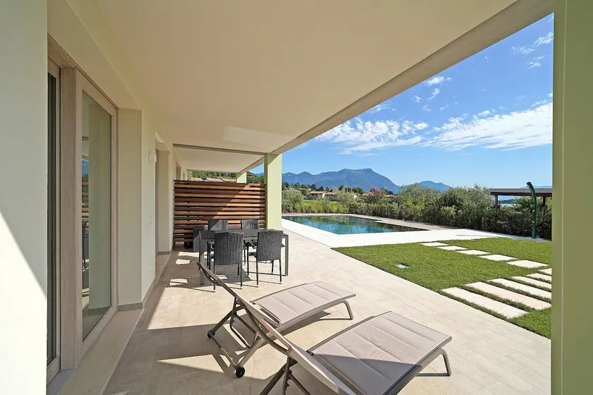 Gardaliva Blue Studio 3 - Image 1