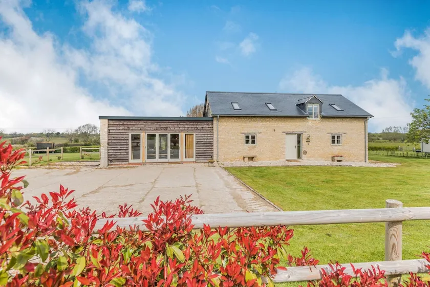 Cotswold Barn Conversion, Faringdon - The Stables - Image 1