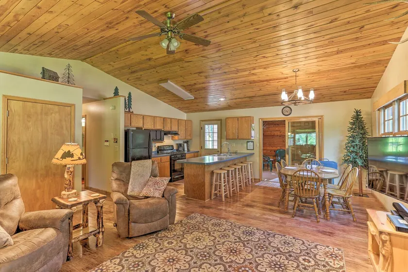 Lead Cabin ~ 9 Mi to Deadwood: Hot Tub + Patio! - Image 1