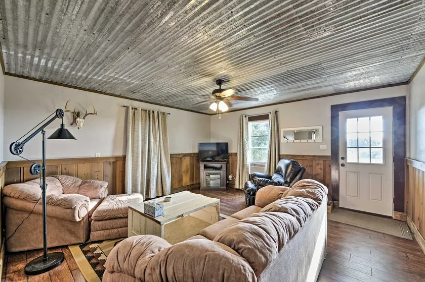 Day Trip to Waco & Temple: House on Cattle Farm - Image 1