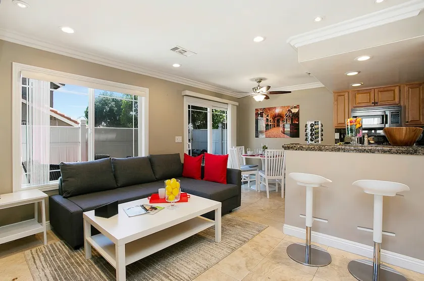 Costa Mesa/Newport - Fast WiFI - Work Stations - Free Parking - Self Check In!  (CM-1) - Image 1