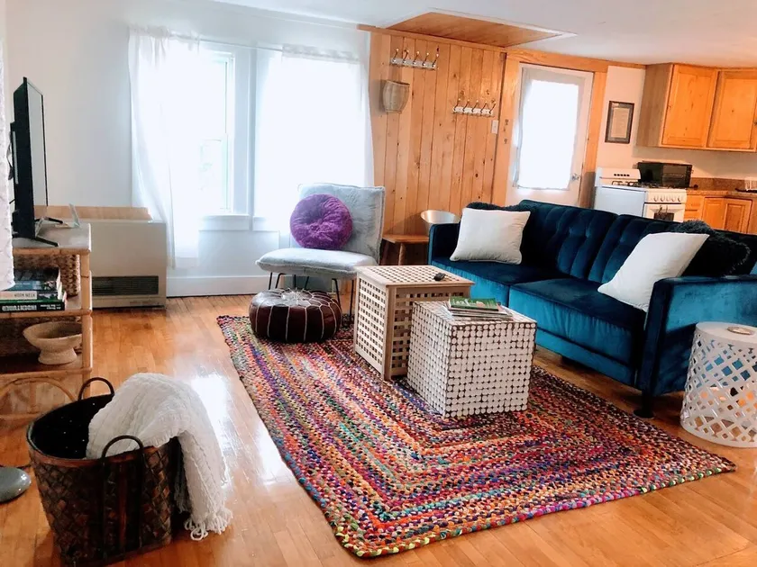 Sunny & Open 2 Bdrm - Close to Stowe Village, Shopping, Mtn Views! - Image 1