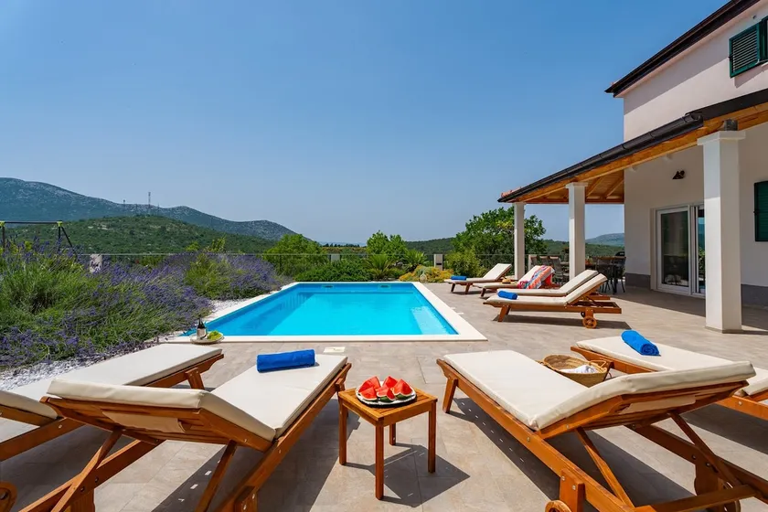 Villa Belina: 4 sovrum med eget badrum, spelrum, uppvärmd pool, bastu och gym<br> - Image 1