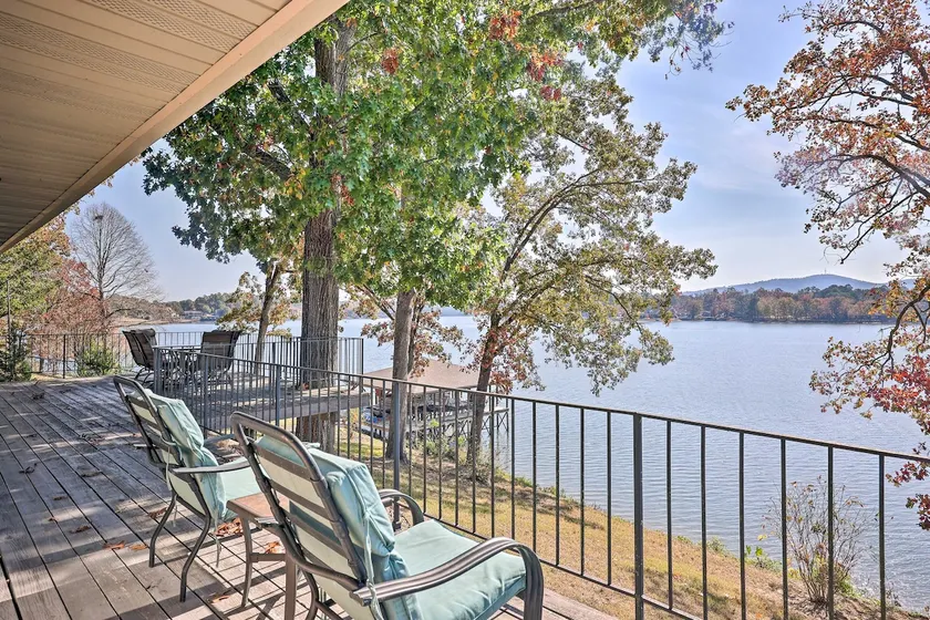 NEU! Lakefront Hot Springs Home mit Whirlpool und Dock! - Image 1