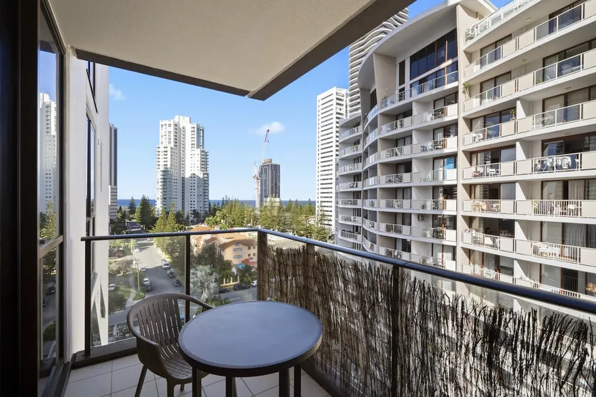 1BR Beachside Luxury in Central Broadbeach #906 - Image 1