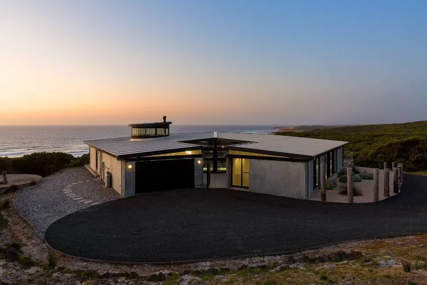 Beekeepers-Ocean Architectural Off-Grid Sanctuary - Image 1