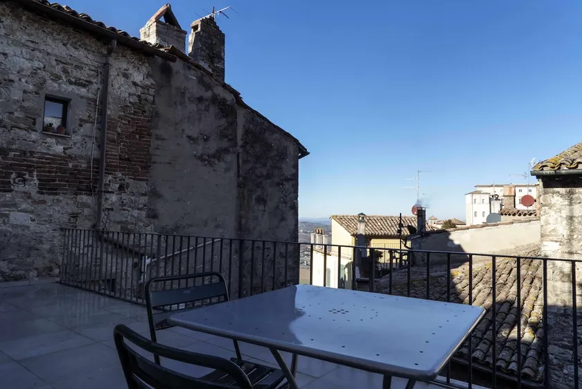 (Todi center) 2-bedroom apartment with panoramic terrace - Image 1