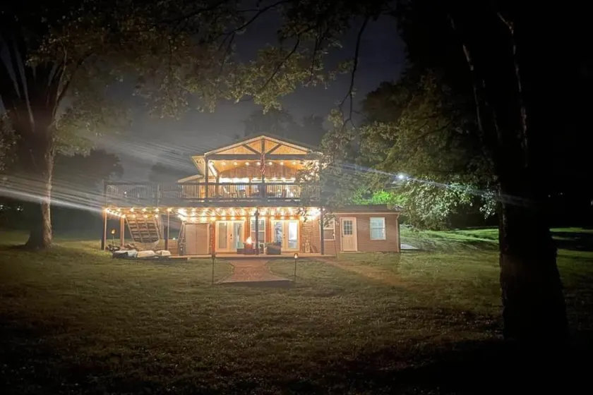 Lakefront · Sauna · Kayaks · Firepit · Park Boat - Image 1