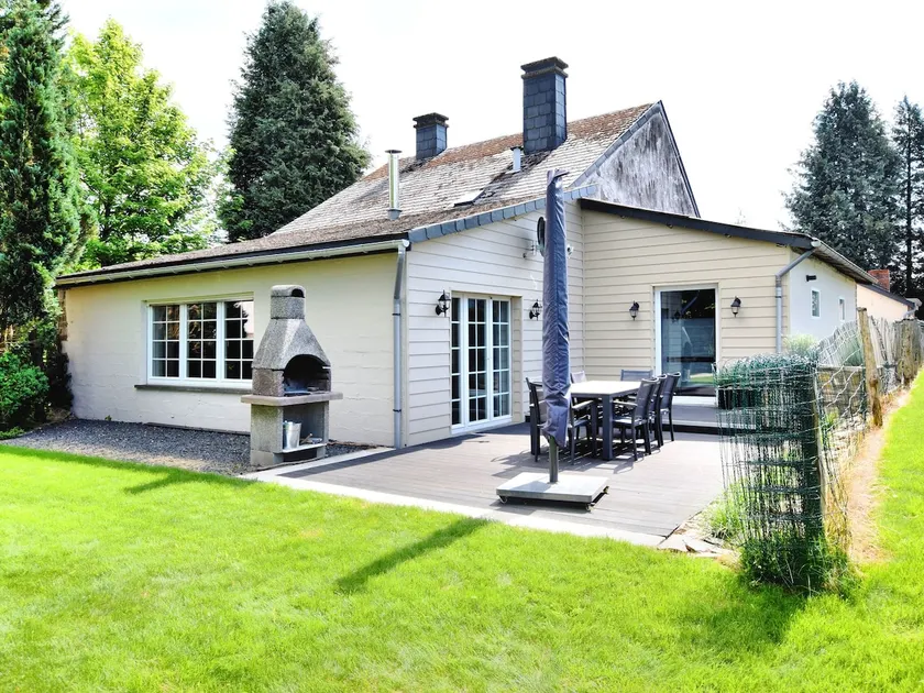 Modern family home with wellness - Image 1