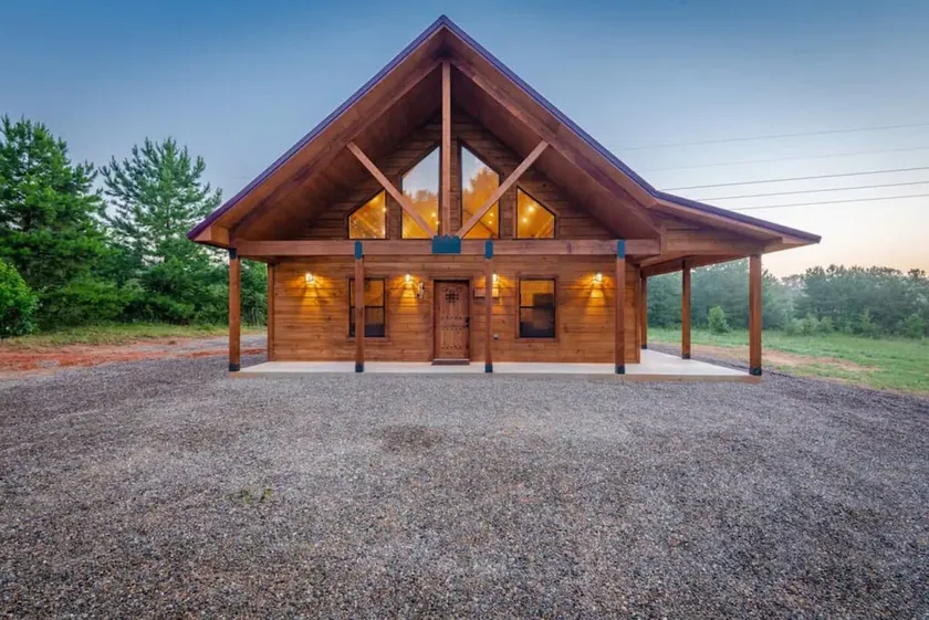 Hidden Gem!LuxMaster+Loft,Hot Tub,Fireplace,Arcade - Image 1