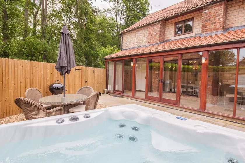 Farndale Cottage | sleeps 4 - Hot Tub, Dog Friendly - 5* Gold Award - Image 1