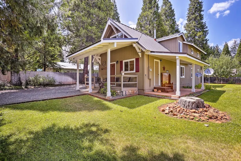 Cabin w/ Backyard Space - 1/2 Mi to Trinity Lake! - Image 1