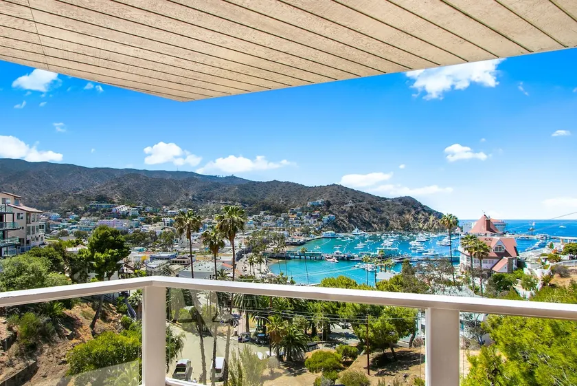 122MT: Stunning home w/ views & AC - Image 1