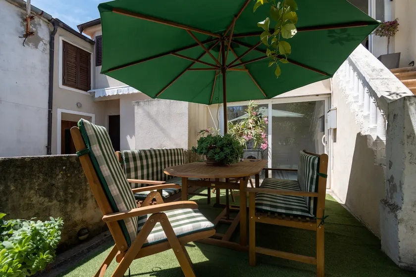 K-17797 Two-room house with a terrace Sali, Dugi otok - Image 1