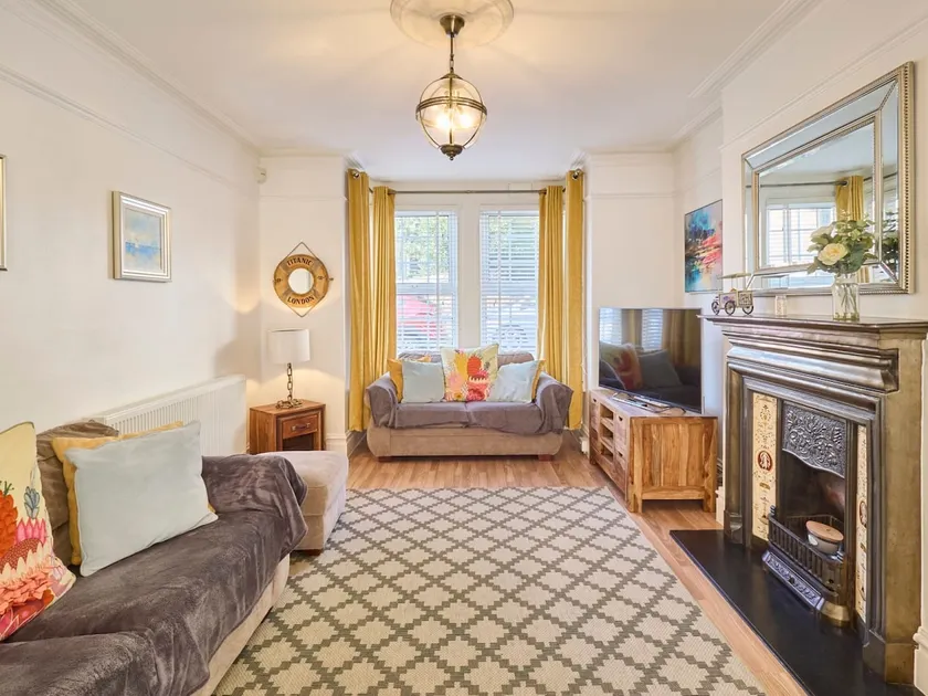 Host & Stay - Grosvenor House - Image 1