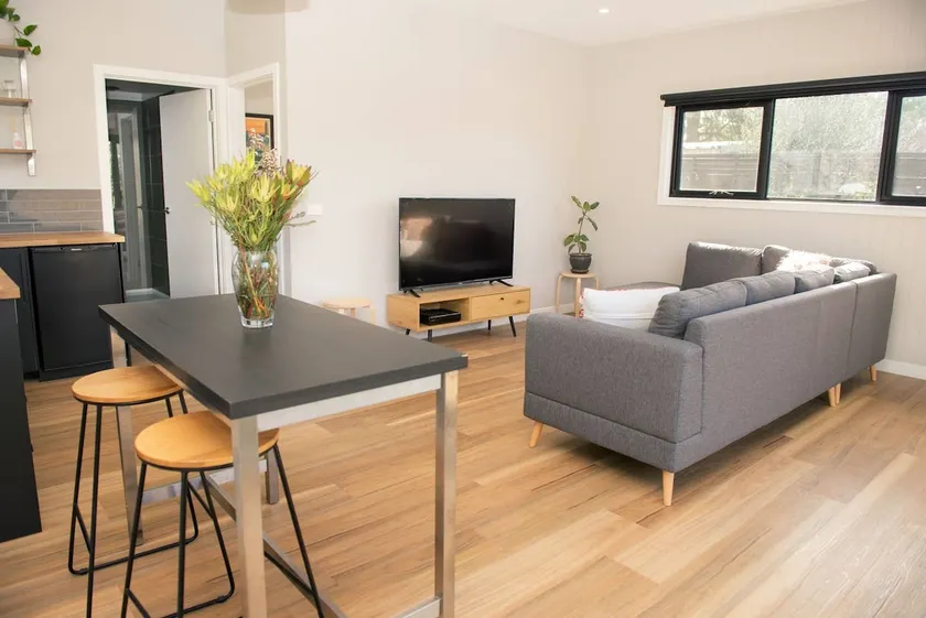 Bungalow In East Geelong Smart Clean Modern Green - Image 1
