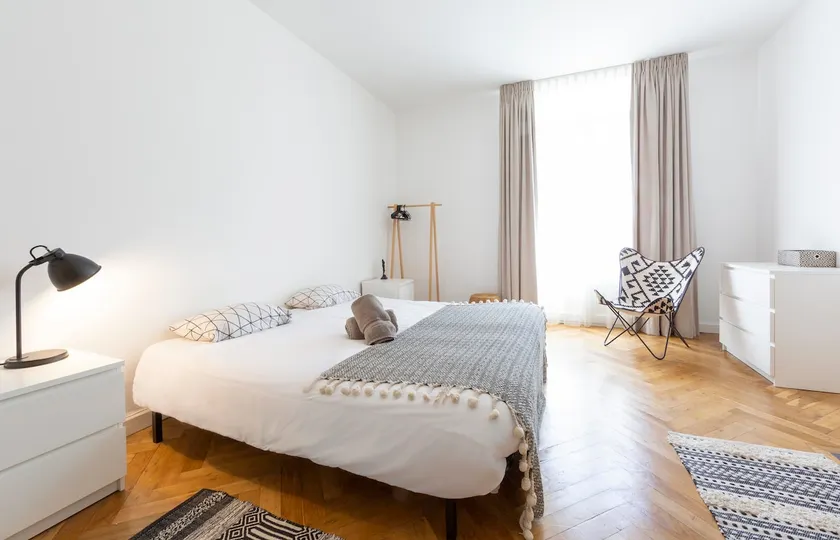 Modern apartment 90 m2 in rue d'Antibes and - Image 1