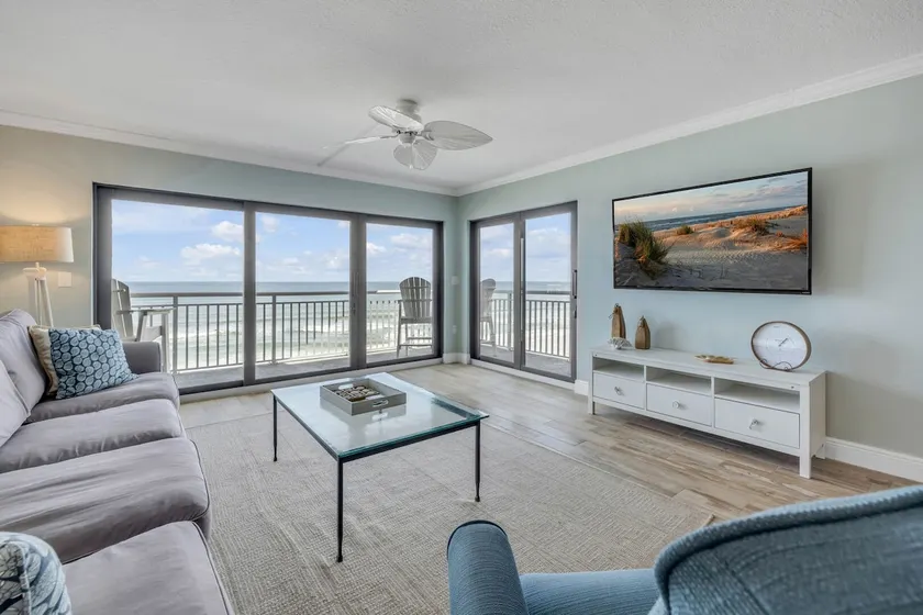2/2 updated direct oceanfront with a heated pool - Image 1