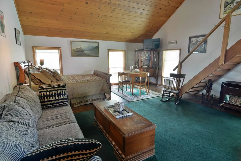 Room #7-Studio - Image 1