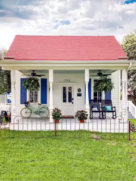 Historic Cottage in Round Rock TX CozyYard, WiFi - Image 1