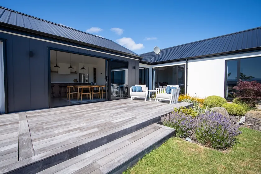 Lake House - Te Anau Holiday Home - Image 1