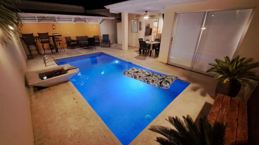 Modernes Stadthaus mit 2 Schlafzimmern, privatem Pool und Wohnanlage in der Nähe von Los Suenos - Image 1