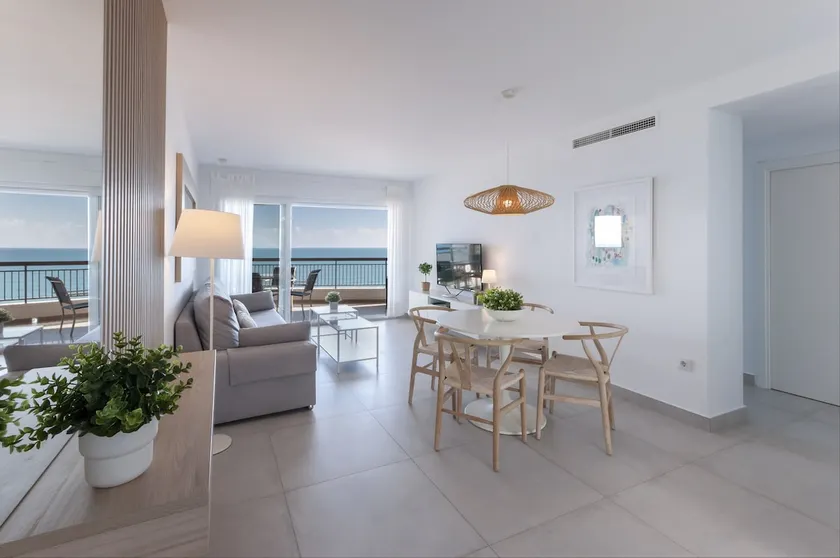 Spectacular condo with incredible views. Reformed. - only families - Image 1