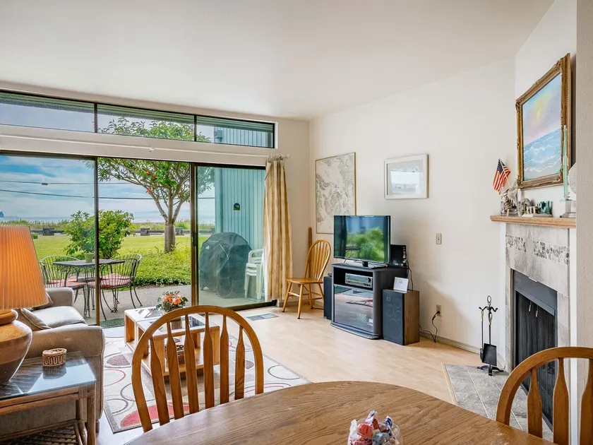 Beachfront, pool, king bed, hot tub JL1107 - Image 1