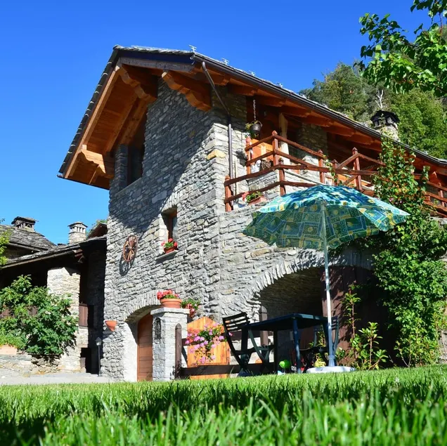 Apartment With Garden - Image 1