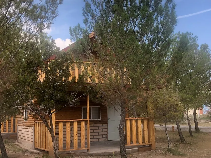Aventurina Honeymoon Cabin - Image 1