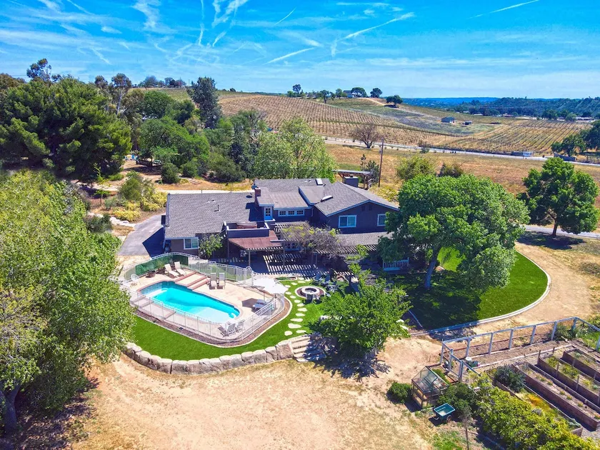 Pool, Spa & Fire Pit at Vinyl Vineyards Estate - Image 1