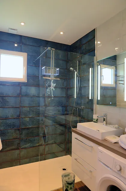 Bleu Azur-Villa-Romantik-Ensuite mit Bad-Gartenblick - Image 1