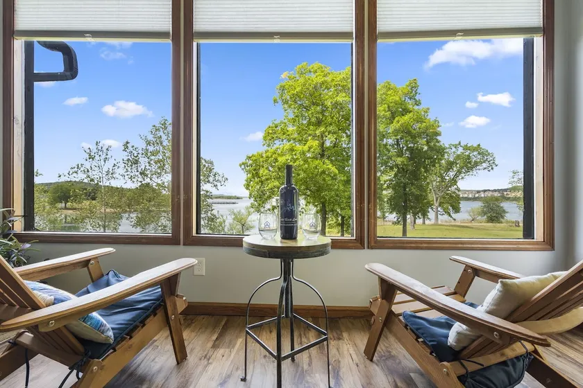 Waterfront-WoodFireplace-Free Tix-Billiards-HotTub - Image 1