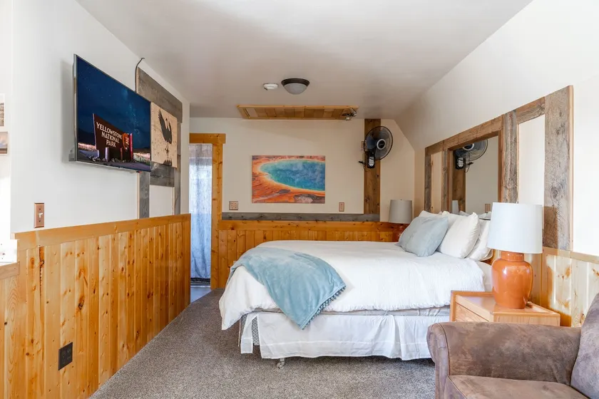 Cozy studio in West Yellowstone! Raven's Heart - Image 1