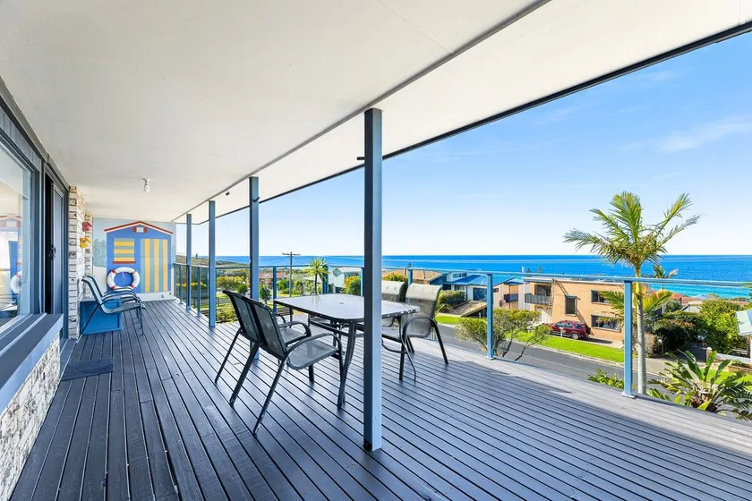 45 Hillside Cres Beach House - Image 1